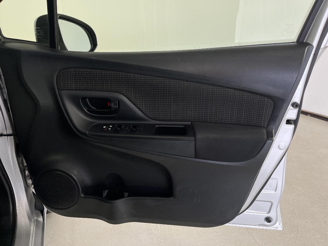 Photo '15' of Toyota Yaris