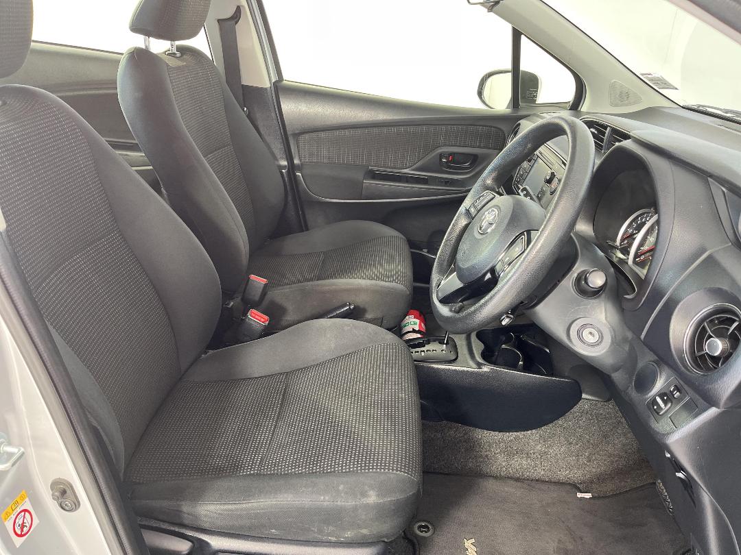 Photo '16' of Toyota Yaris