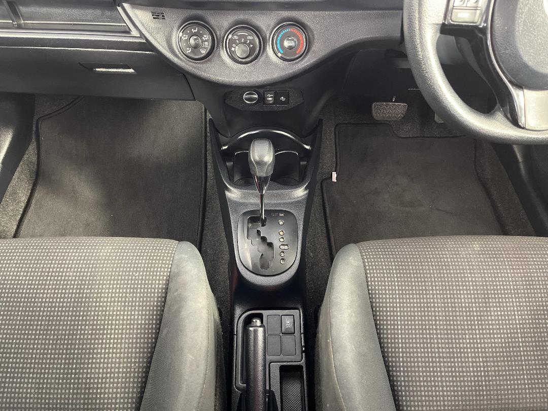 Photo '18' of Toyota Yaris