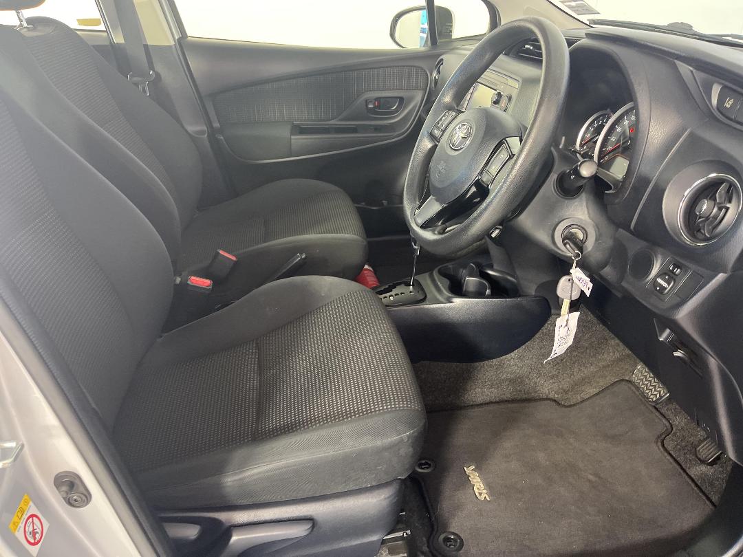 Photo '16' of Toyota Yaris