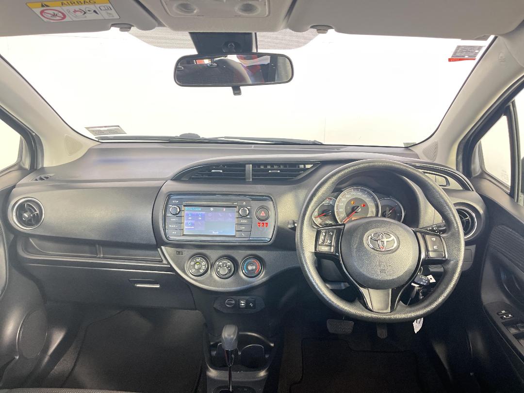 Photo '17' of Toyota Yaris