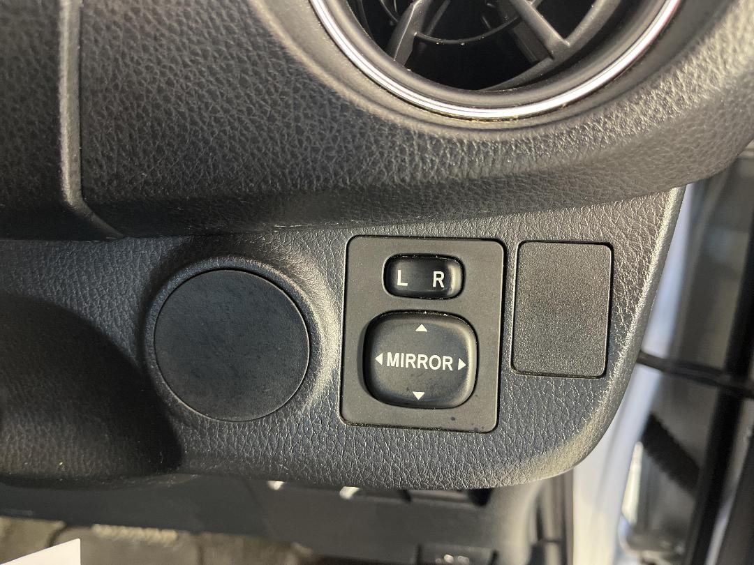 Photo '24' of Toyota Yaris