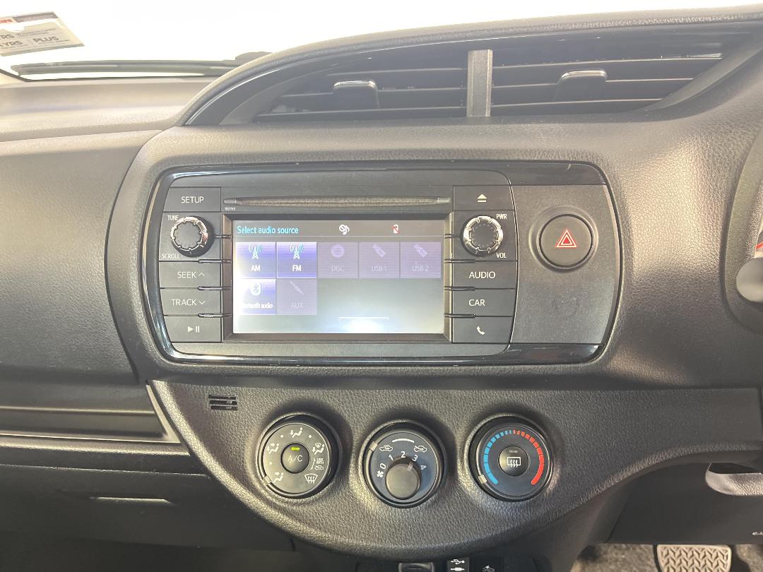 Photo '30' of Toyota Yaris