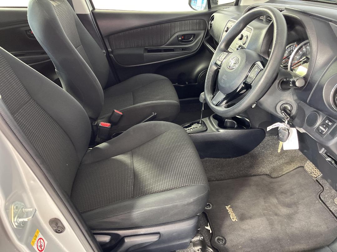 Photo '16' of Toyota Yaris Photo '16' of Toyota Yaris