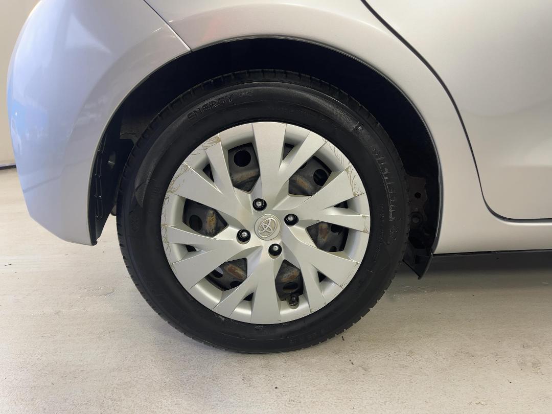 Photo '12' of Toyota Yaris