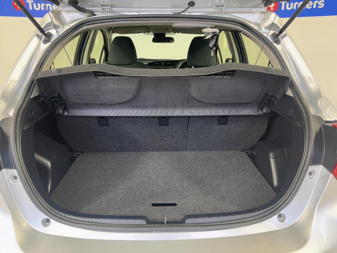 Photo '14' of Toyota Yaris