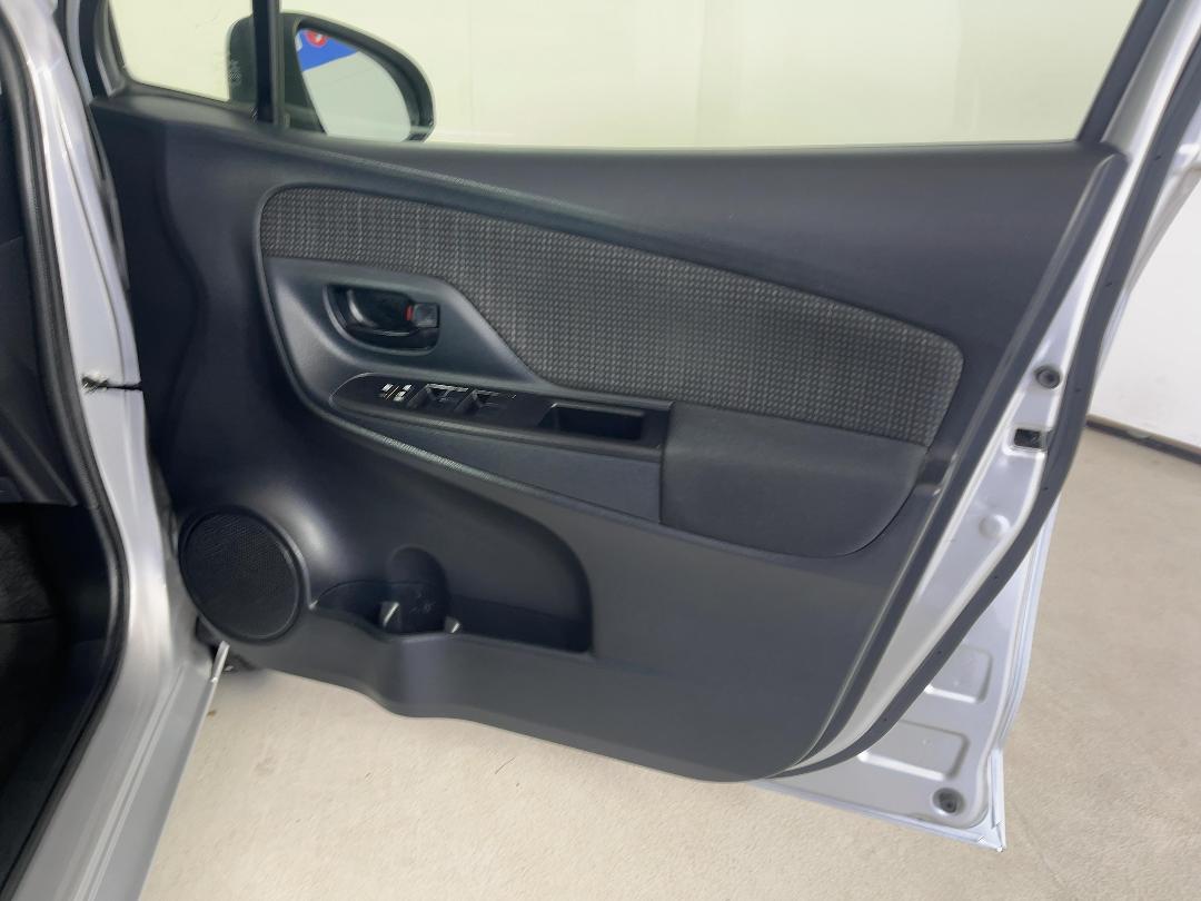 Photo '15' of Toyota Yaris