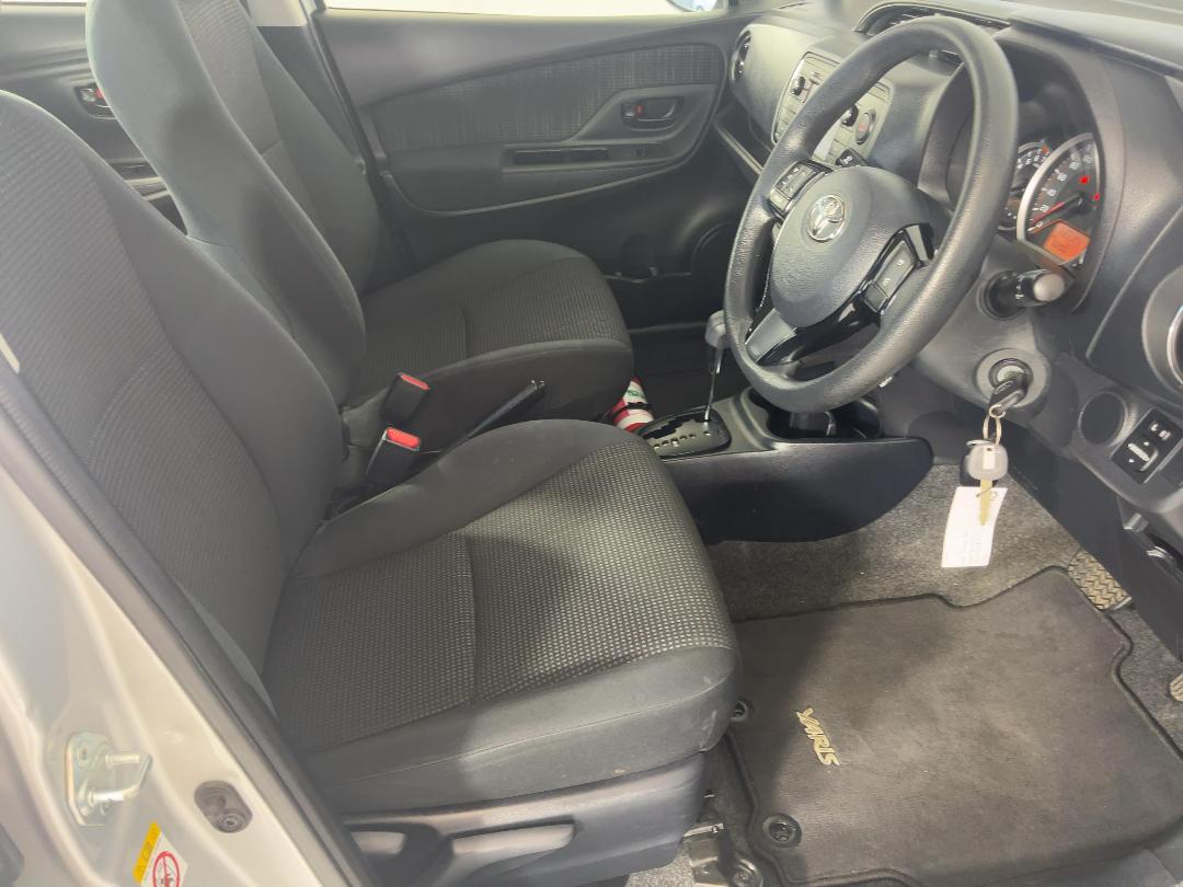 Photo '16' of Toyota Yaris