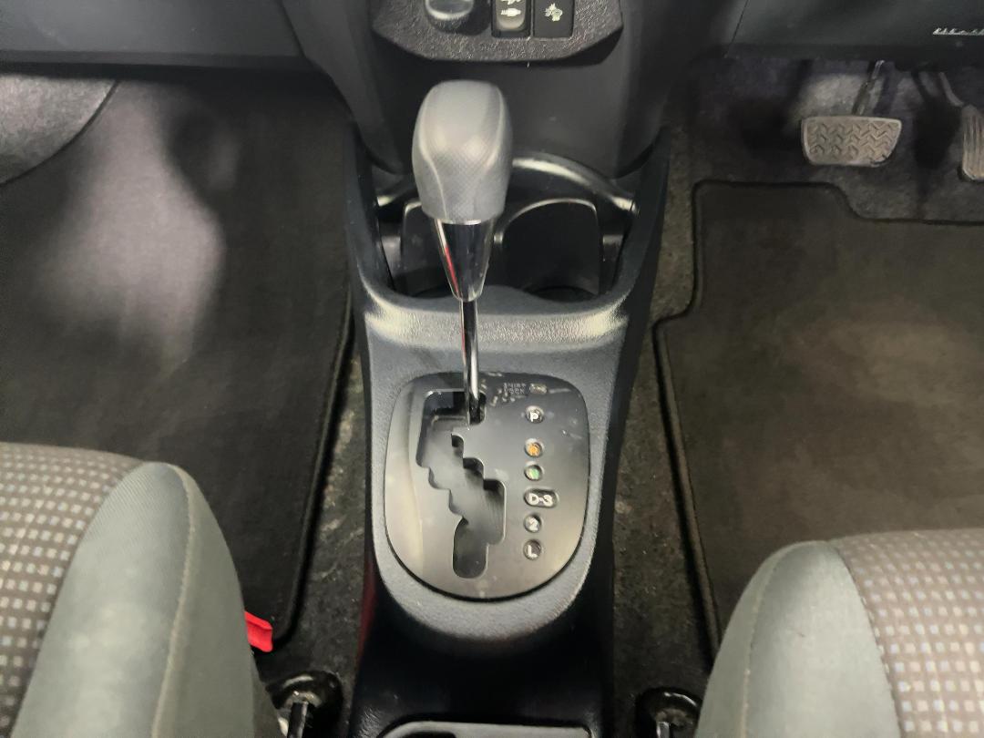 Photo '18' of Toyota Yaris