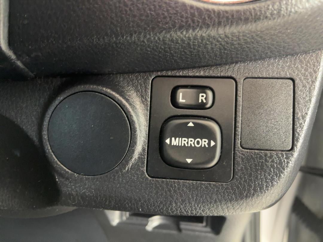 Photo '24' of Toyota Yaris