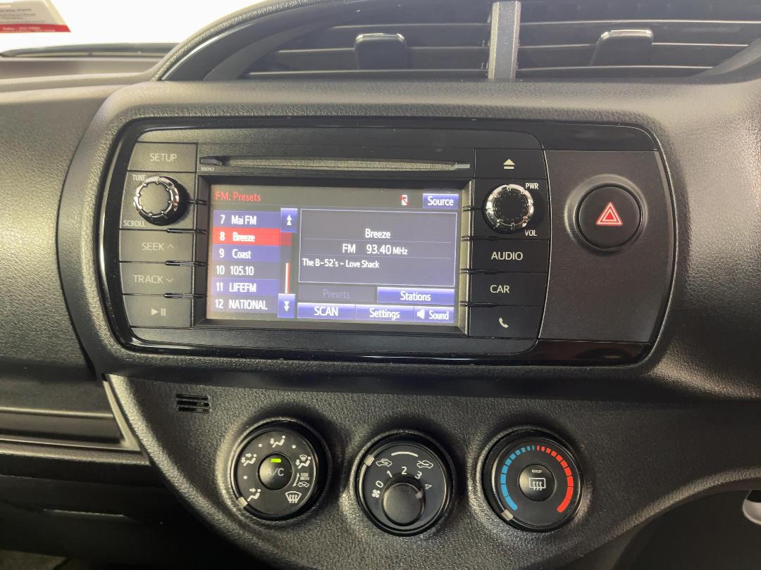 Photo '30' of Toyota Yaris