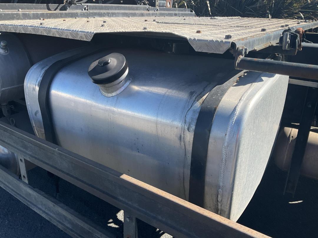 Photo '24' of UD Trucks QUON GKSXDA TRACTOR UNIT Tractor Unit