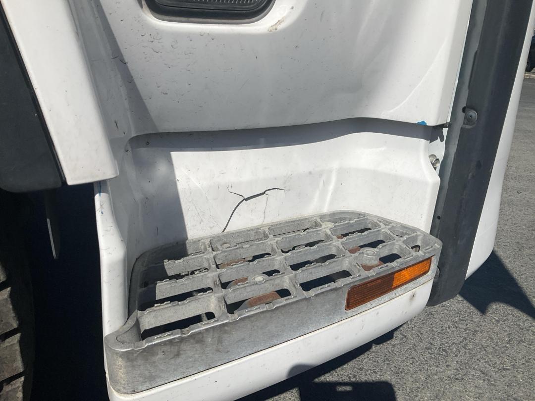 Photo '26' of UD Trucks QUON GKSXDA TRACTOR UNIT Tractor Unit