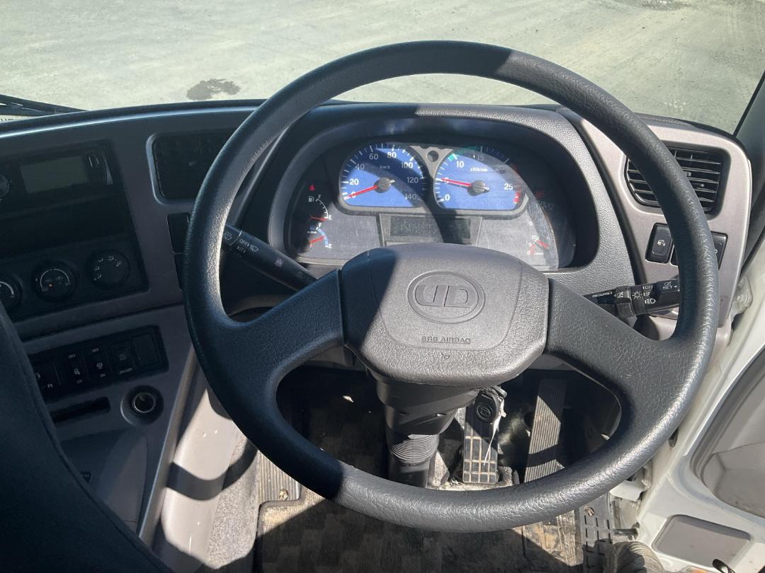 Photo '13' of UD Trucks QUON GKSXDA TRACTOR UNIT Tractor Unit