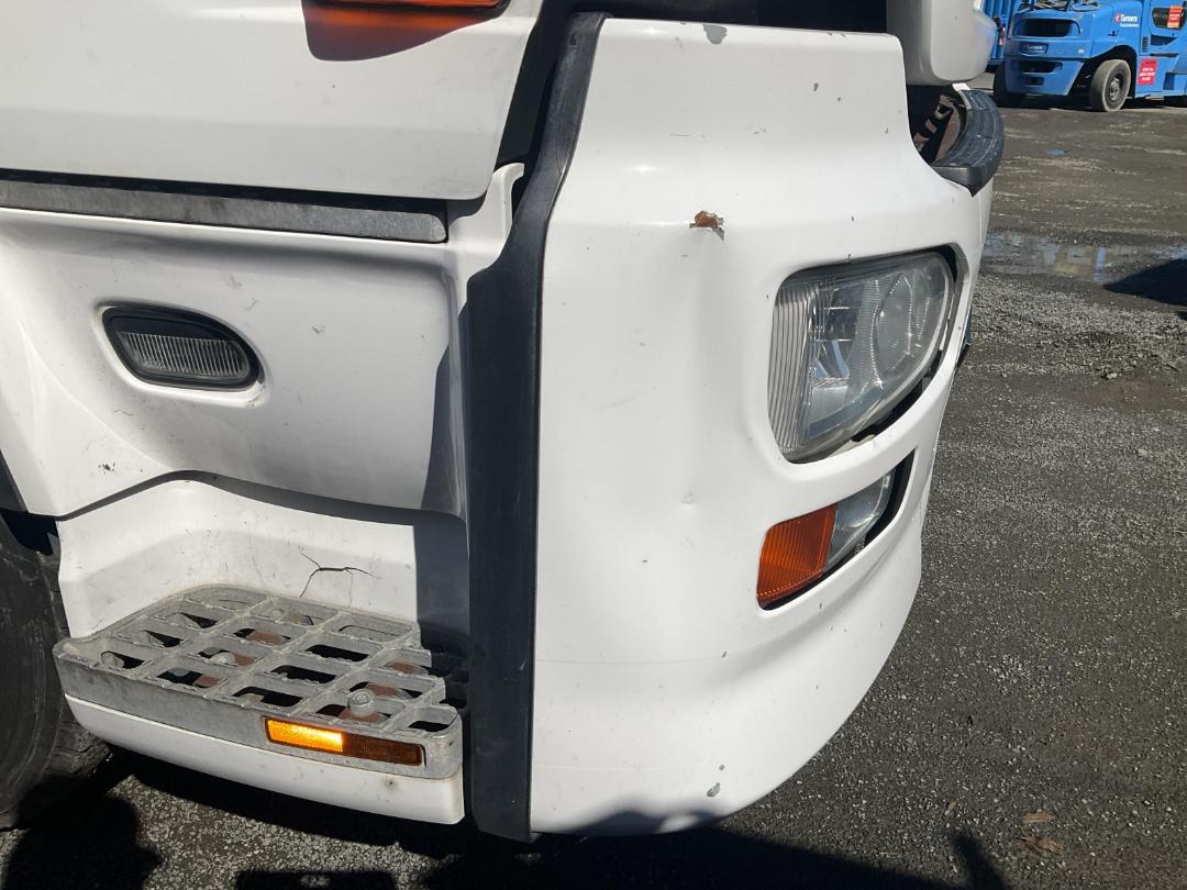 Photo '29' of UD Trucks QUON GKSXDA TRACTOR UNIT Tractor Unit