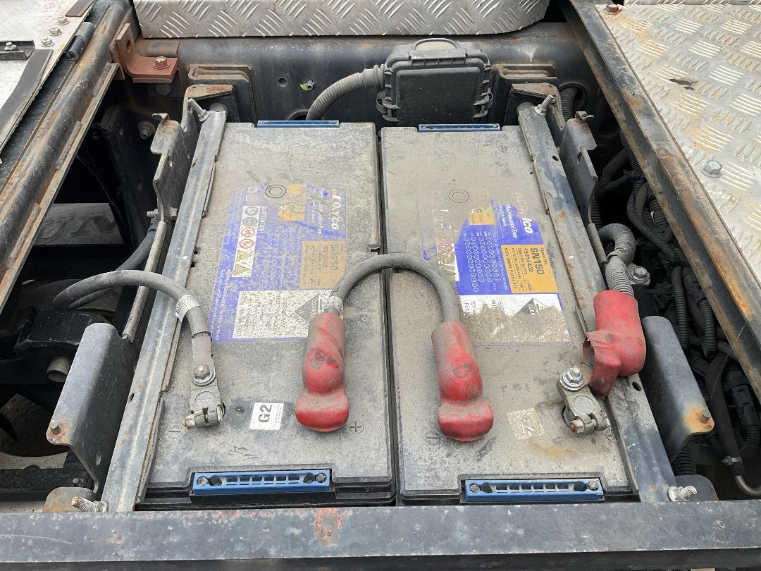 Photo '35' of UD Trucks QUON GKSXDA TRACTOR UNIT Tractor Unit