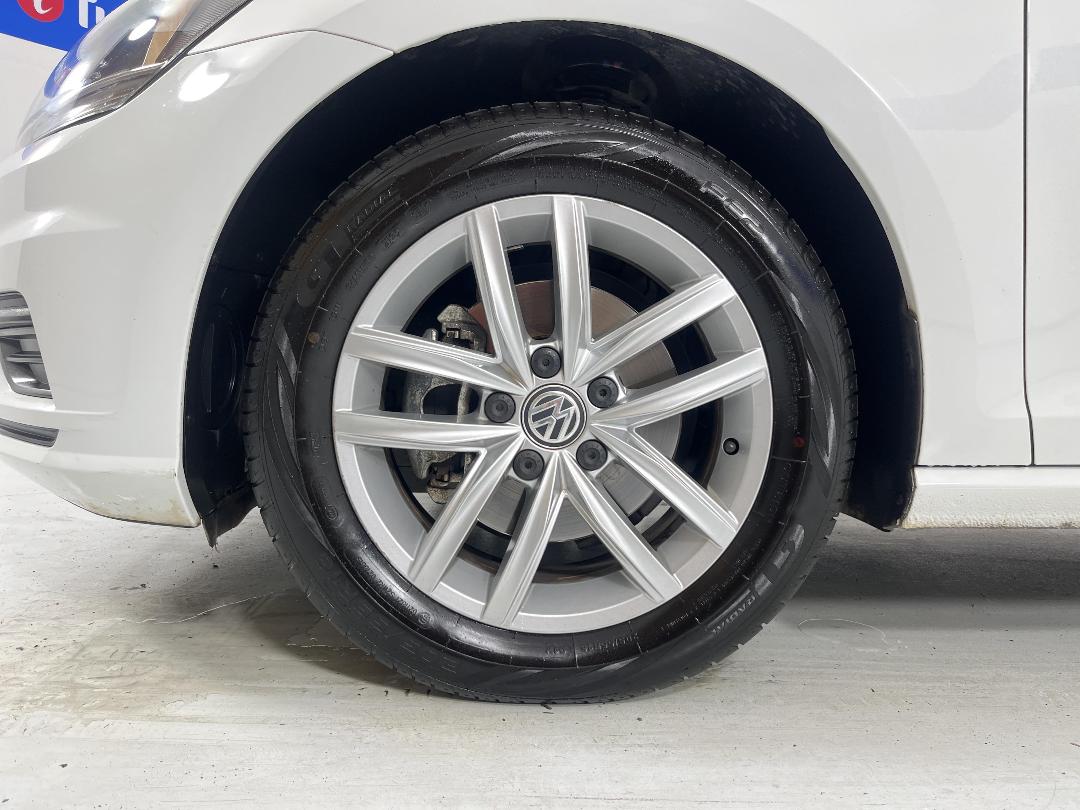 Photo '10' of Volkswagen Golf Photo '10' of Volkswagen Golf