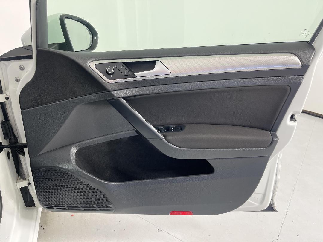 Photo '15' of Volkswagen Golf Photo '15' of Volkswagen Golf