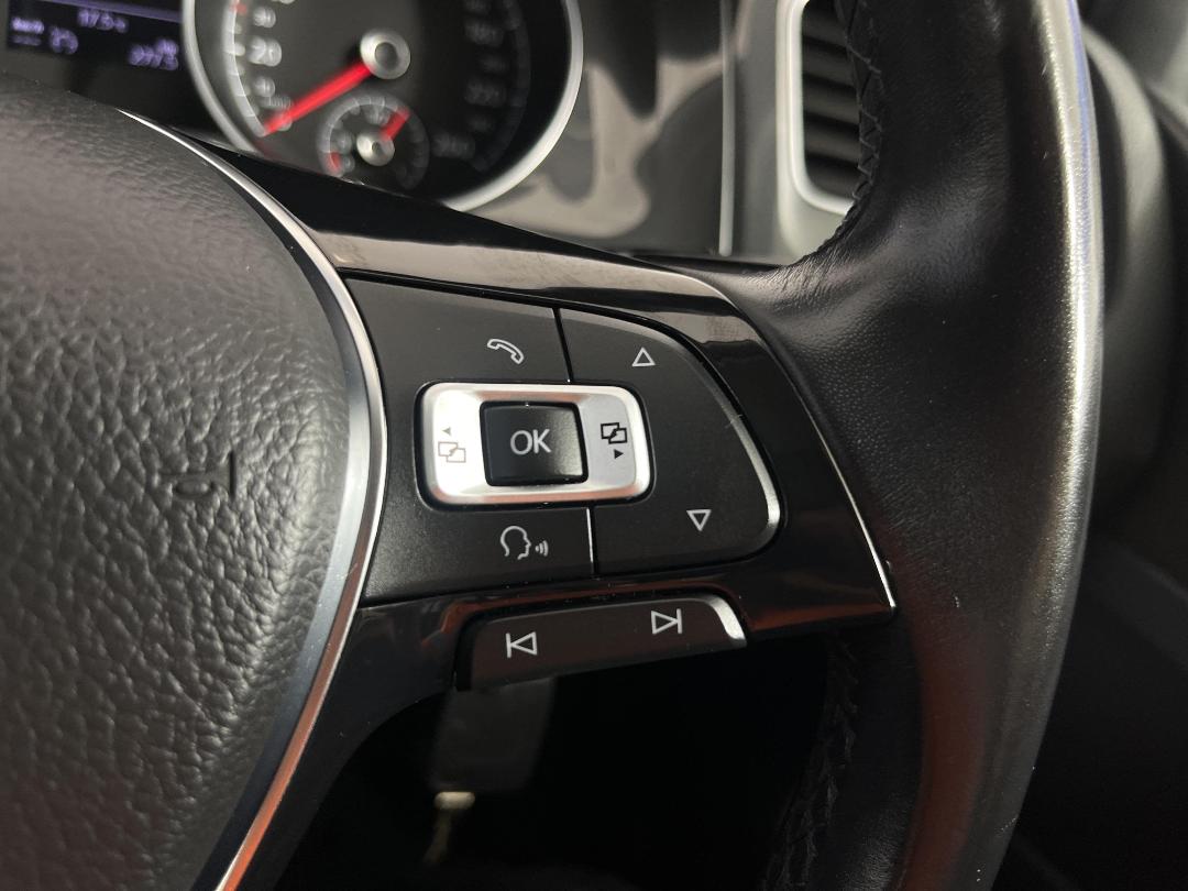 Photo '27' of Volkswagen Golf Photo '27' of Volkswagen Golf