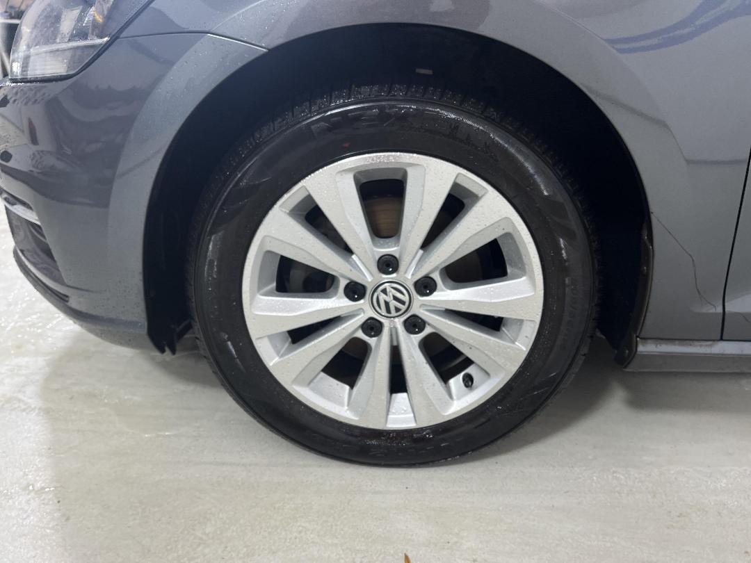 Photo '10' of Volkswagen Golf