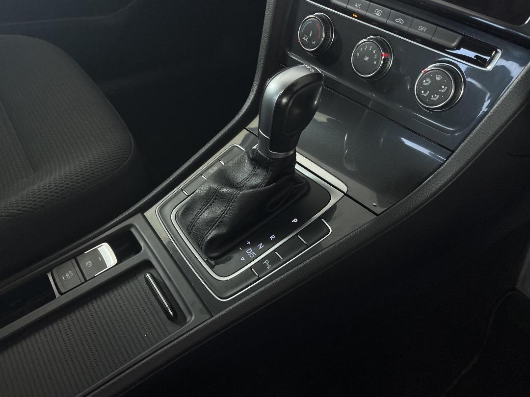 Photo '18' of Volkswagen Golf