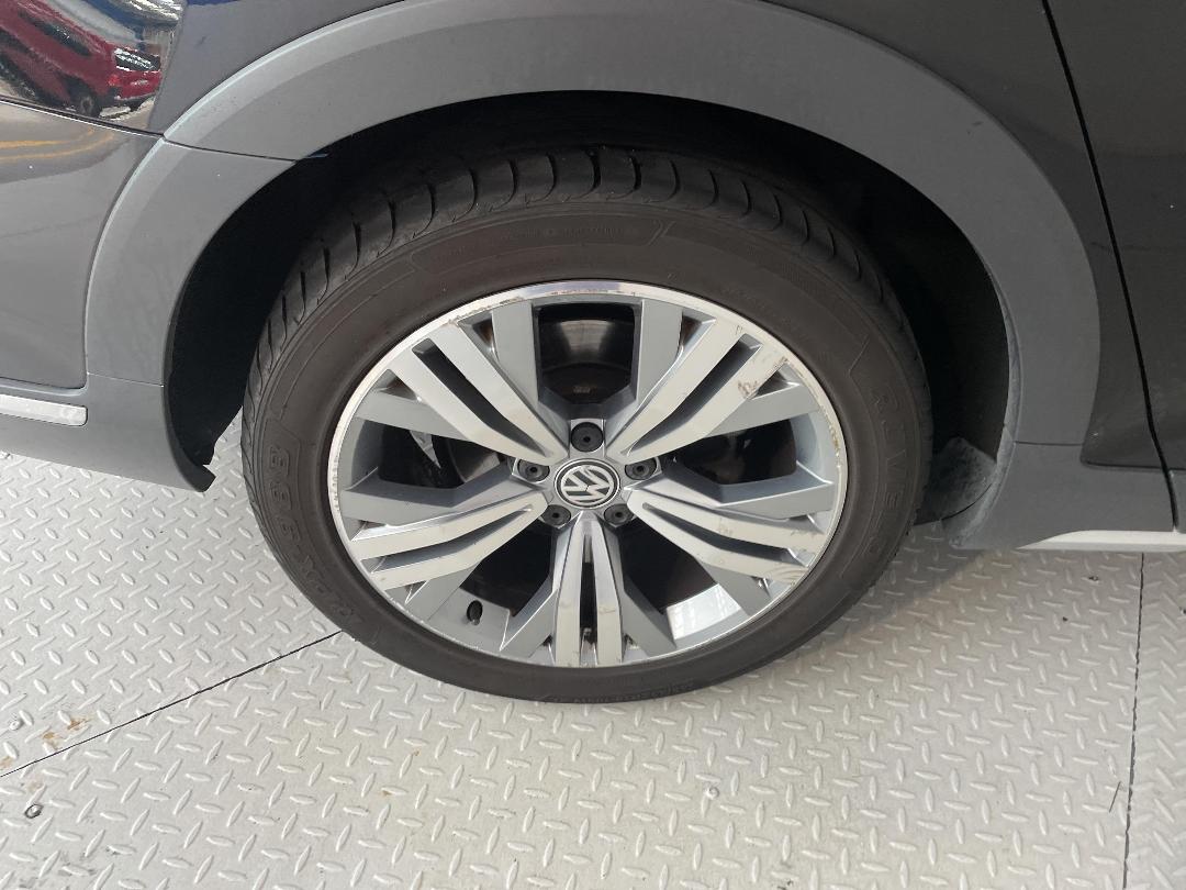 Photo '12' of Volkswagen Passat Photo '12' of Volkswagen Passat