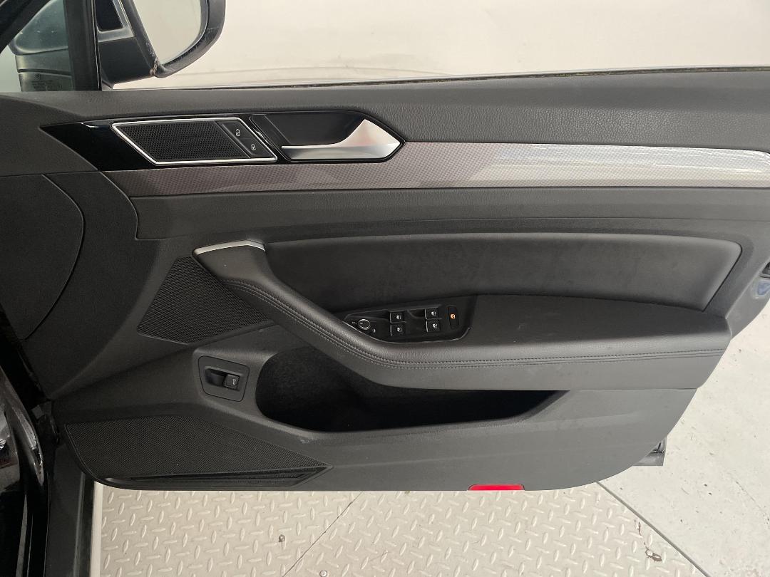 Photo '15' of Volkswagen Passat Photo '15' of Volkswagen Passat