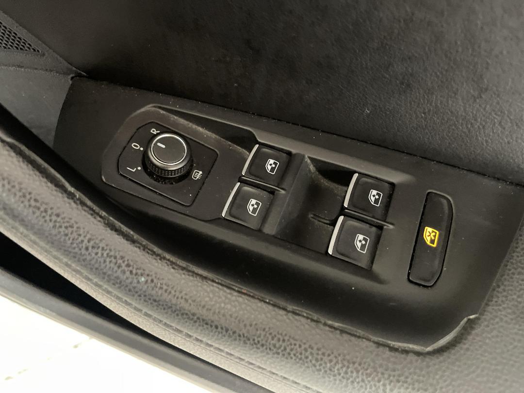 Photo '24' of Volkswagen Passat Photo '24' of Volkswagen Passat