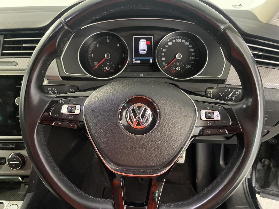 Photo '28' of Volkswagen Passat Photo '28' of Volkswagen Passat