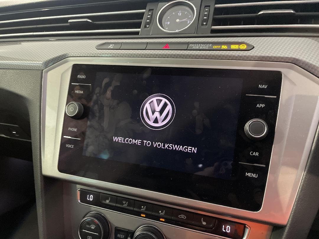 Photo '29' of Volkswagen Passat Photo '29' of Volkswagen Passat