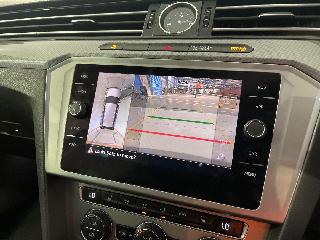 Photo '30' of Volkswagen Passat Photo '30' of Volkswagen Passat