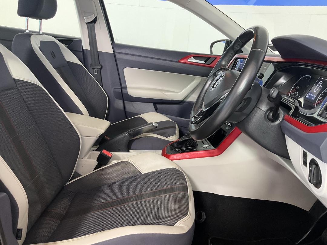 Photo '16' of Volkswagen Polo Photo '16' of Volkswagen Polo