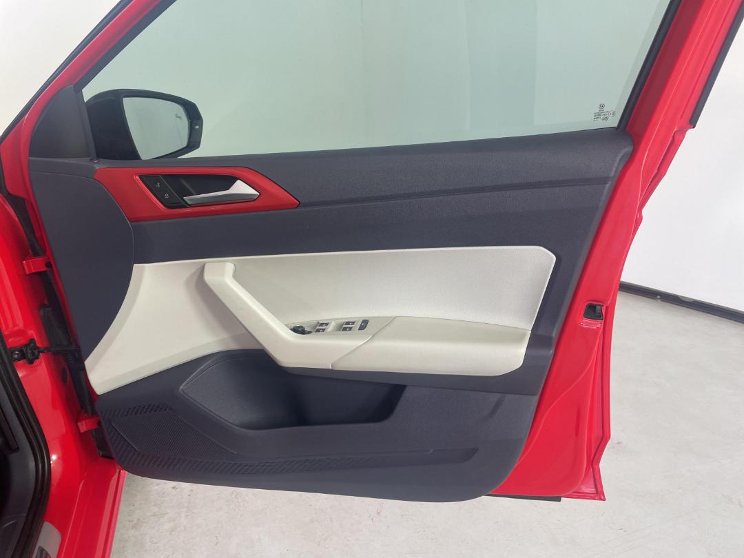 Photo '15' of Volkswagen Polo Photo '15' of Volkswagen Polo