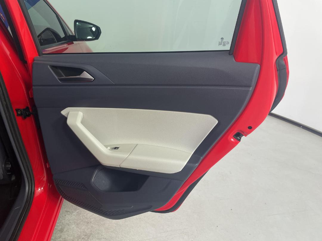 Photo '19' of Volkswagen Polo Photo '19' of Volkswagen Polo