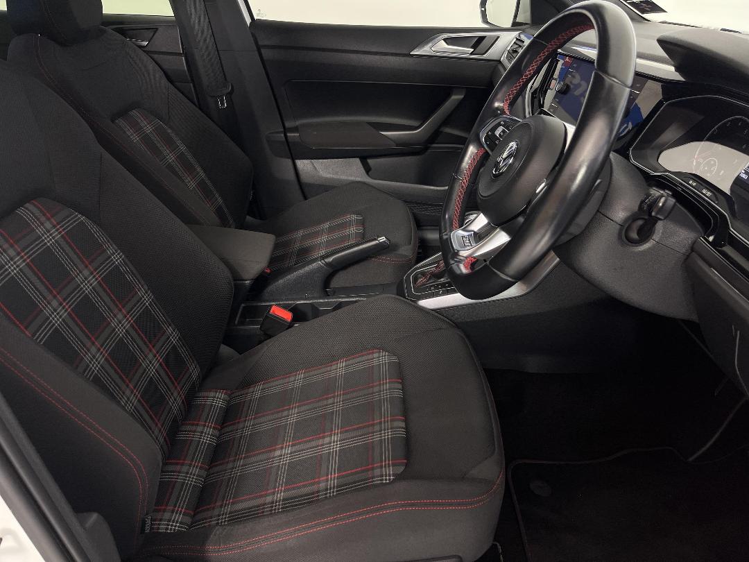 Photo '16' of Volkswagen Polo Photo '16' of Volkswagen Polo