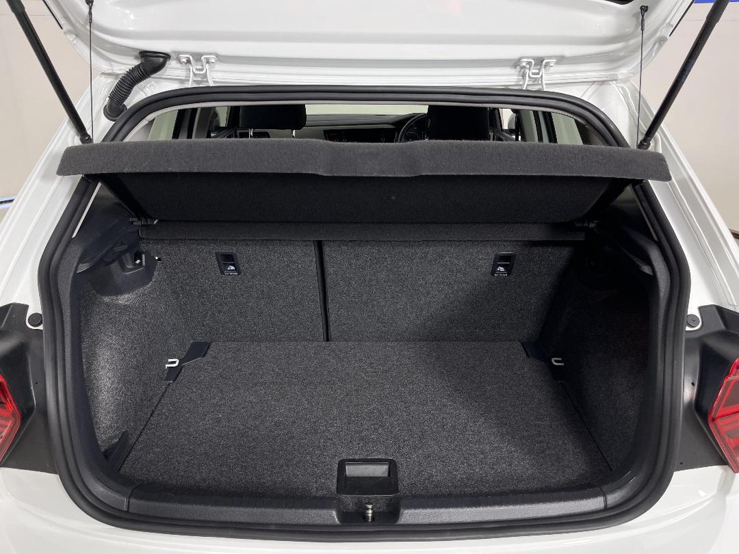 Photo '14' of Volkswagen Polo Photo '14' of Volkswagen Polo