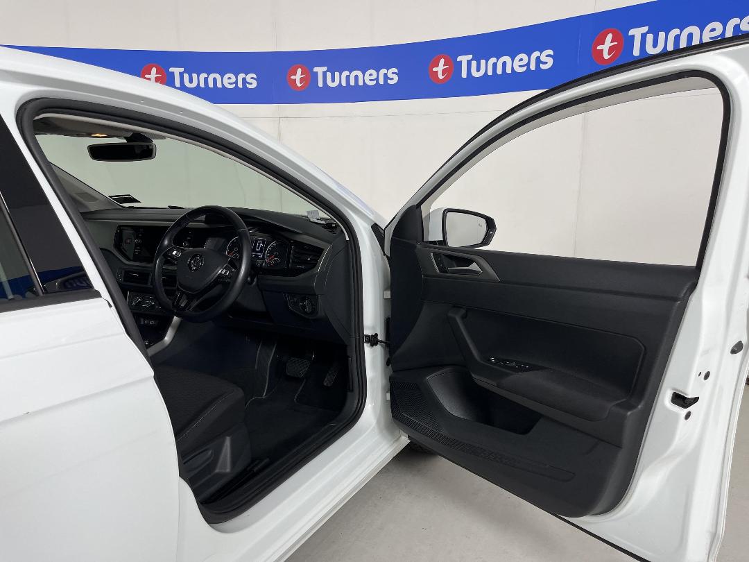 Photo '15' of Volkswagen Polo Photo '15' of Volkswagen Polo