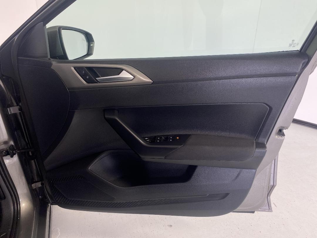 Photo '15' of Volkswagen Polo Photo '15' of Volkswagen Polo