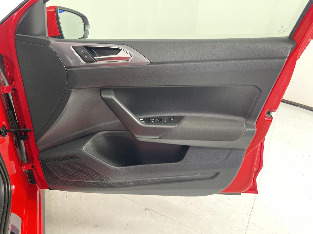 Photo '15' of Volkswagen Polo Photo '15' of Volkswagen Polo