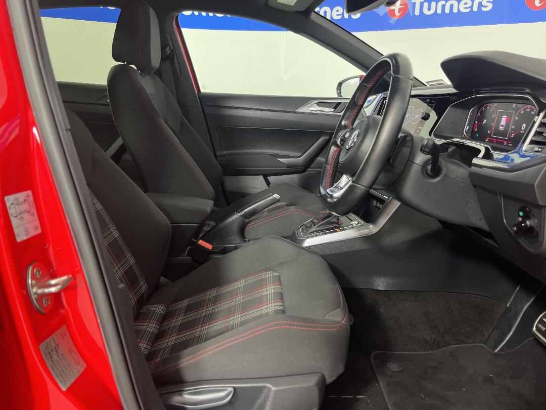 Photo '16' of Volkswagen Polo Photo '16' of Volkswagen Polo