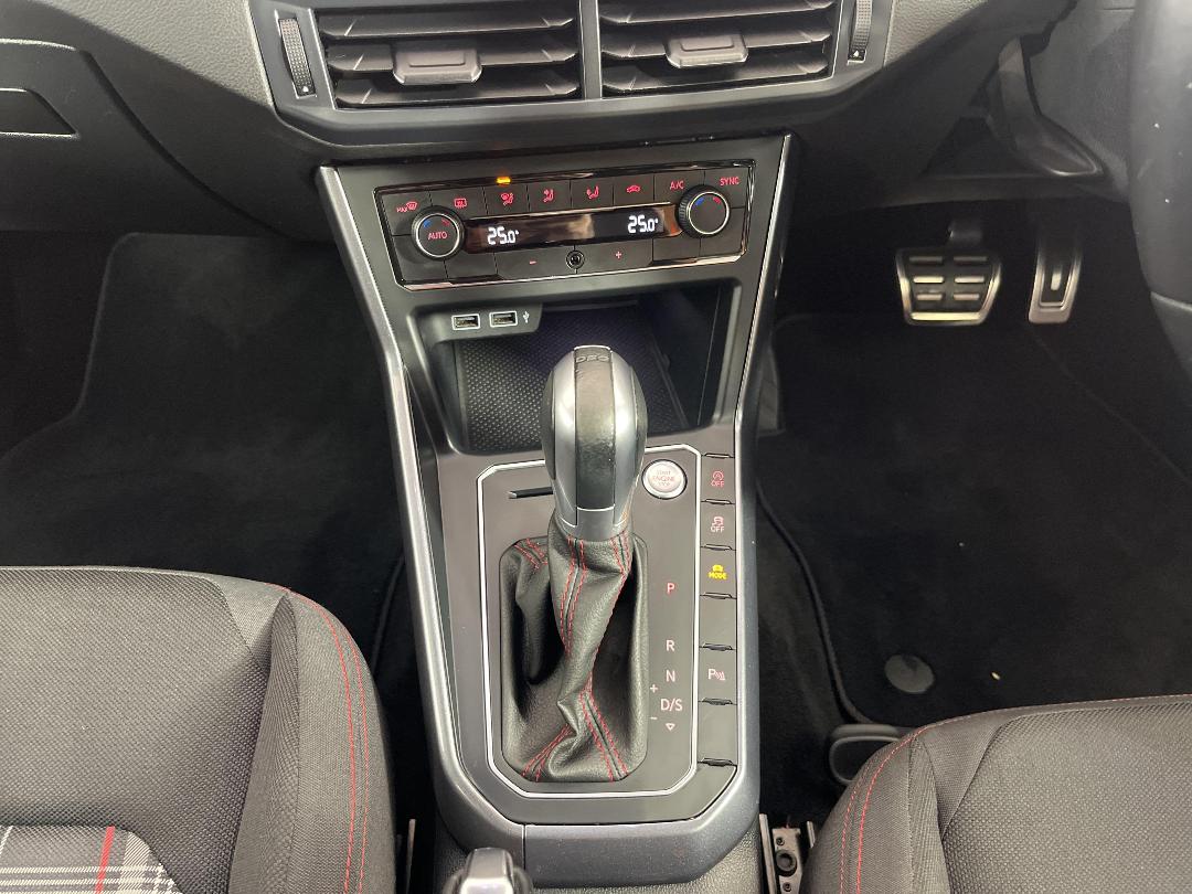 Photo '18' of Volkswagen Polo Photo '18' of Volkswagen Polo