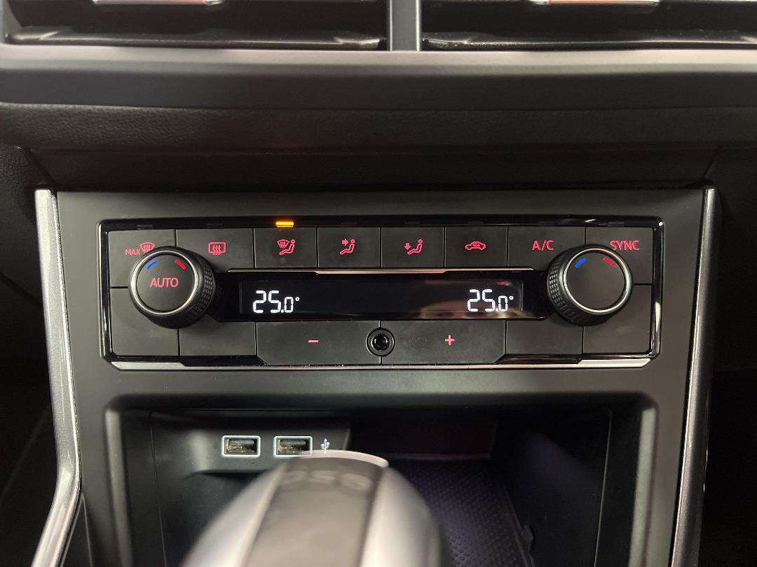 Photo '30' of Volkswagen Polo Photo '30' of Volkswagen Polo