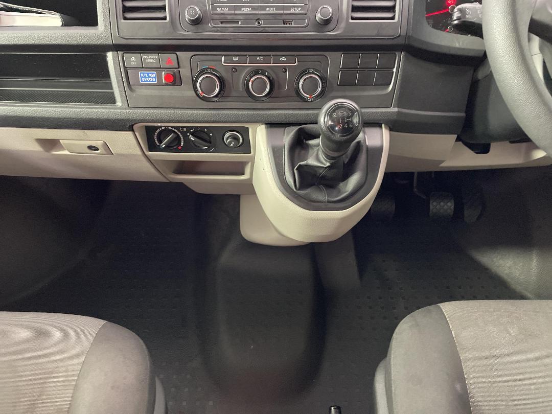 Photo '18' of Volkswagen T6