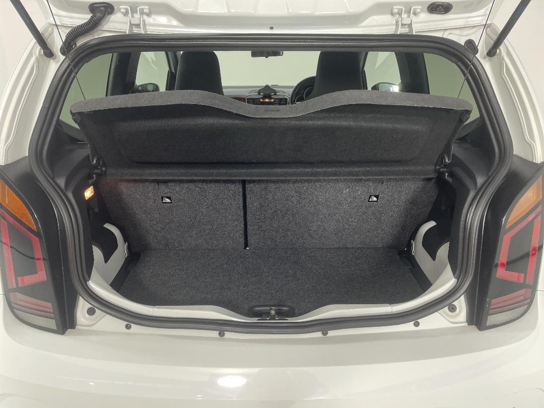 Photo '14' of Volkswagen UP