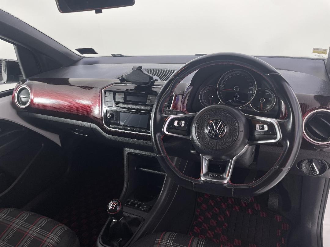 Photo '17' of Volkswagen UP