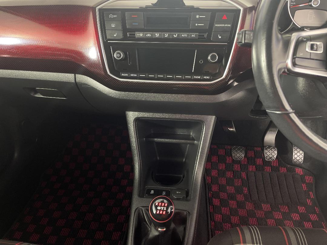 Photo '18' of Volkswagen UP