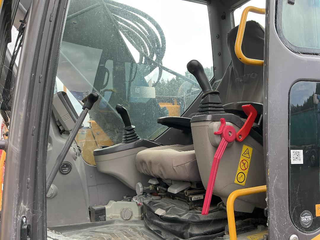 Photo '10' of Volvo ECR235CL Excavator