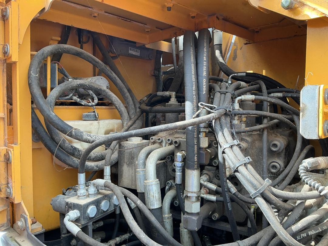 Photo '31' of Volvo ECR235CL Excavator