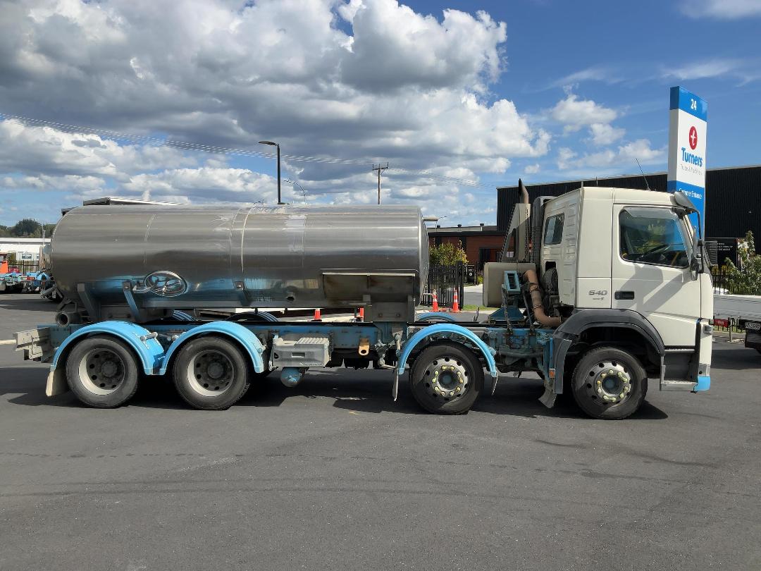 Photo '3' of Volvo FM 540 SERIES 4    8X4R Tanker