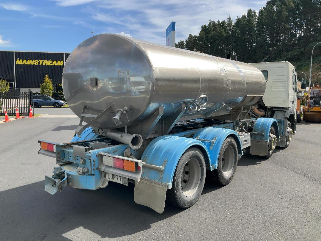 Photo '4' of Volvo FM 540 SERIES 4    8X4R Tanker